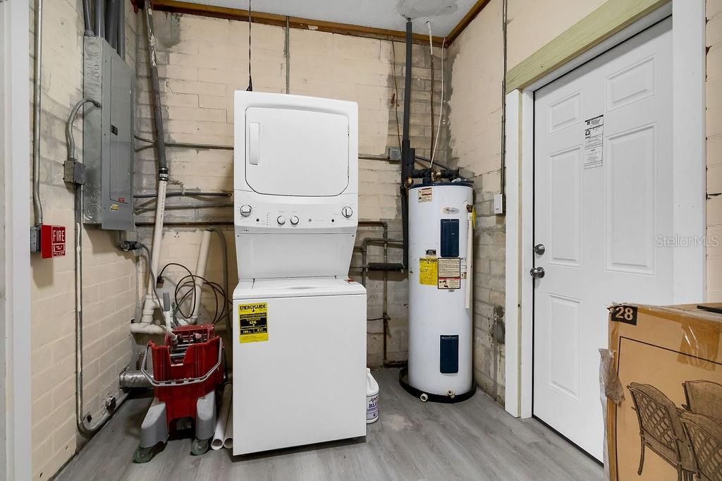 Interior, Utility Closets, Washer, Wood Texture Flooring