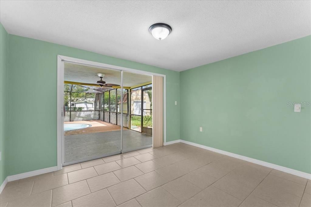 Empty room, Interior