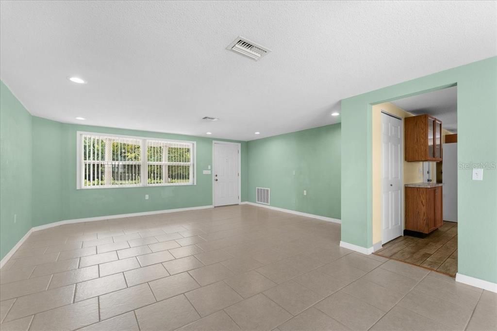 Empty room, Interior, Recessed Lighting
