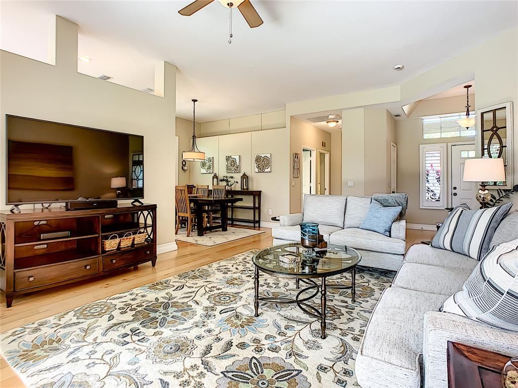 Dining room, Interior, Living room, Pendant Lights, Recessed Lighting, Wood Texture Flooring