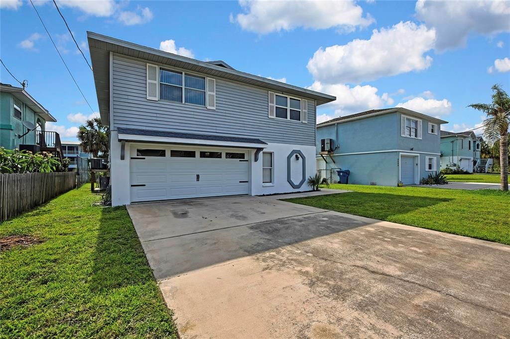 Attached, Exterior, Facade, Raised Ranch