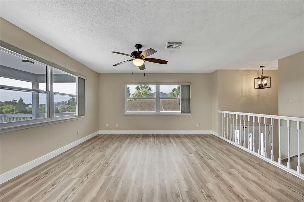 Empty room, Interior, Pendant Lights, Wood Texture Flooring
