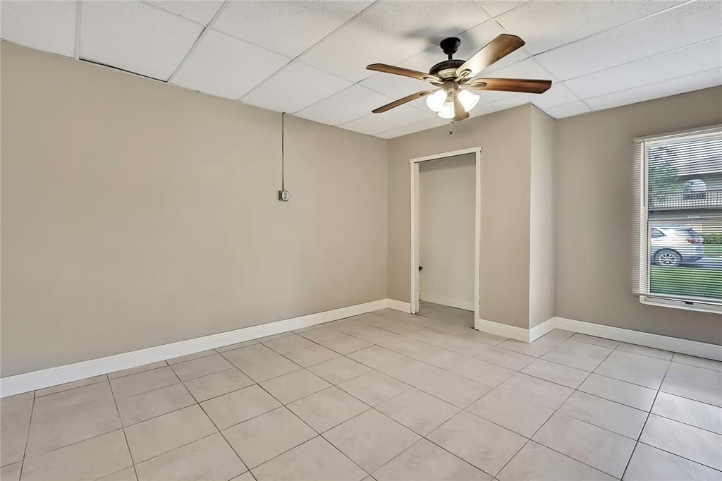 Empty room, Interior