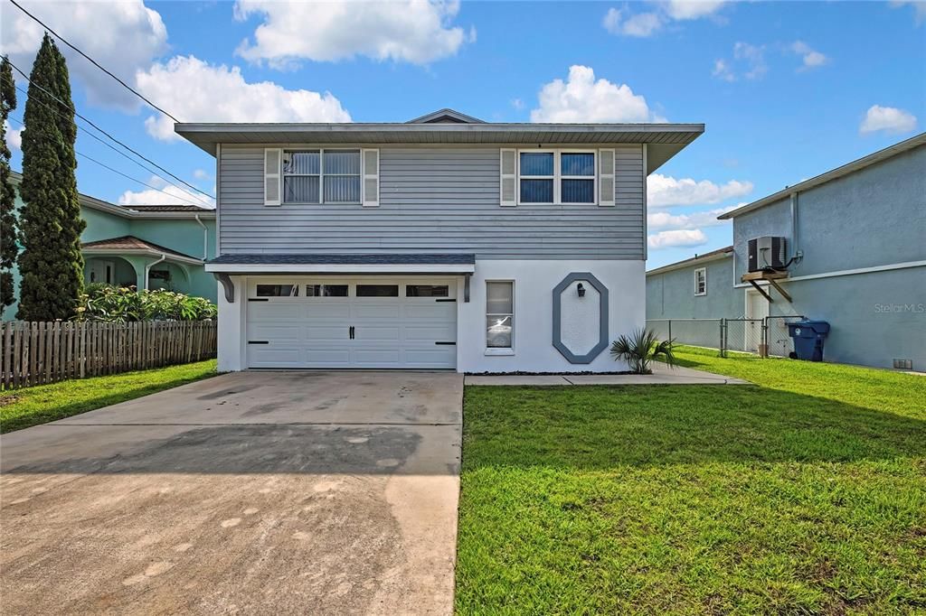 Attached, Exterior, Facade, Split Level