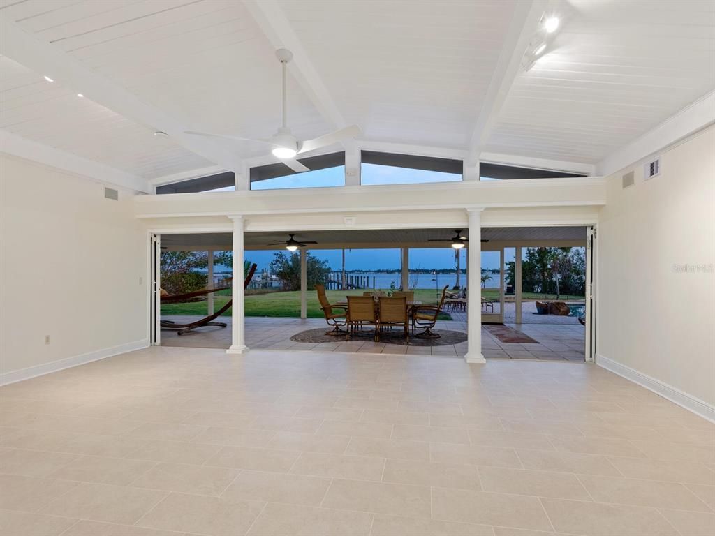 Dining room, Interior, Recessed Lighting, Water