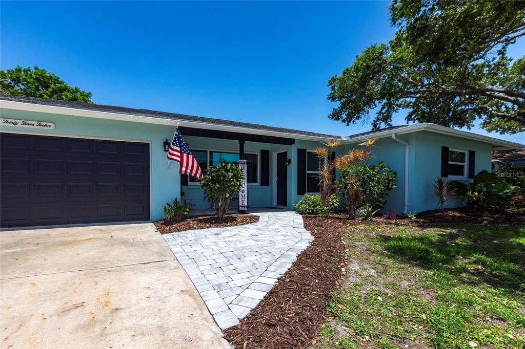 Attached, Exterior, Facade, Ranch