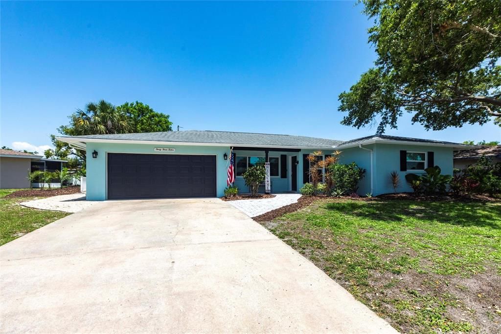 Attached, Exterior, Facade, Ranch