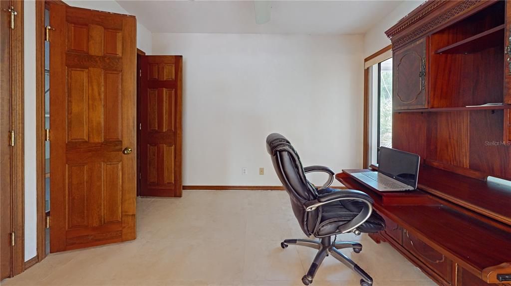 Home Office, Interior