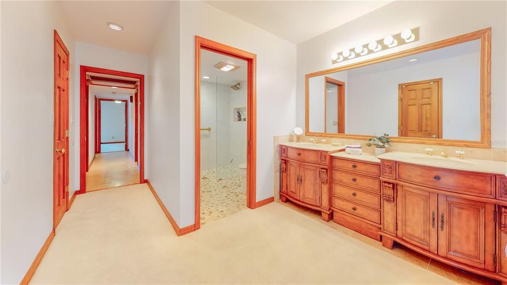 Bathroom, Dual Sink Vanities, Interior, Recessed Lighting