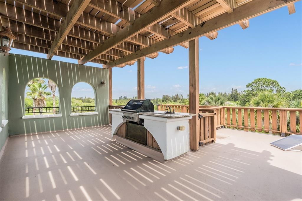 Exterior, Outdoor Kitchen