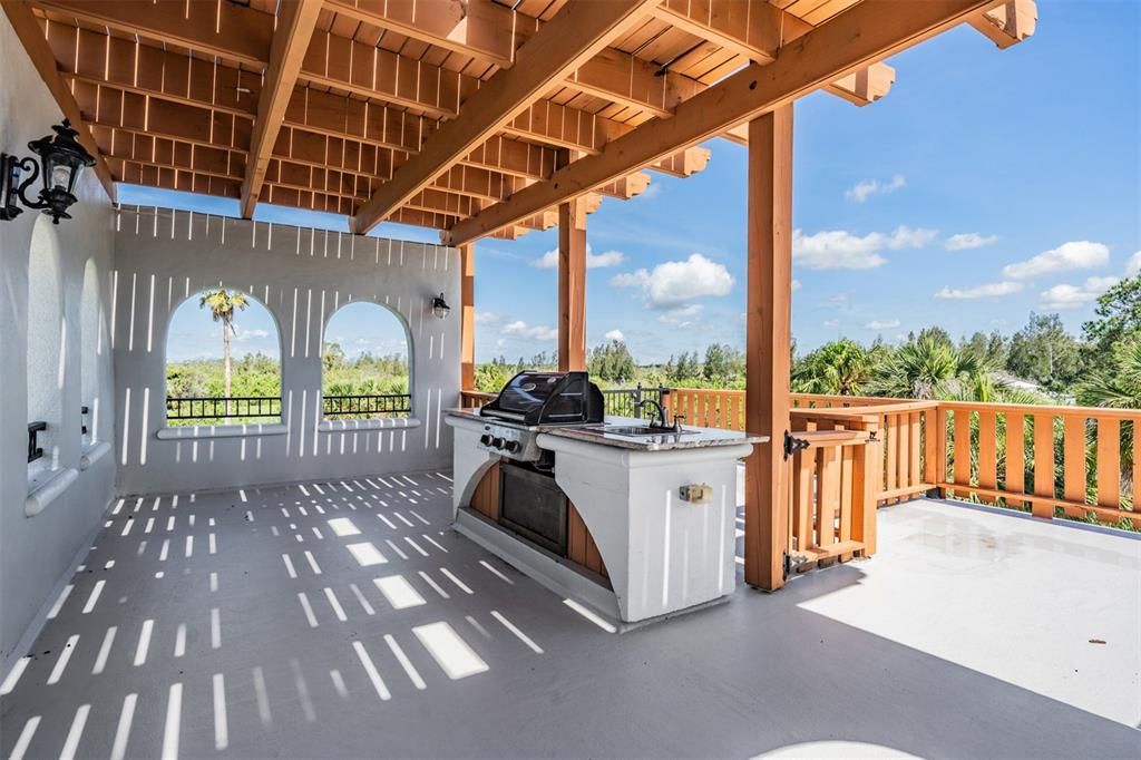 Exterior, Outdoor Kitchen