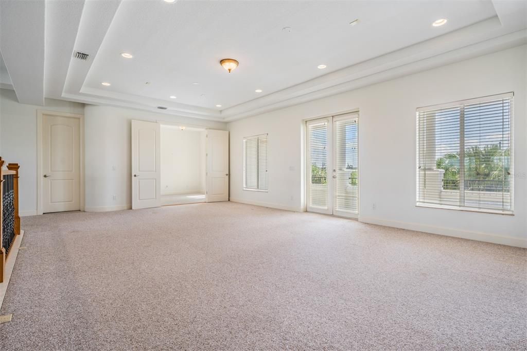 Empty room, Interior, Recessed Lighting