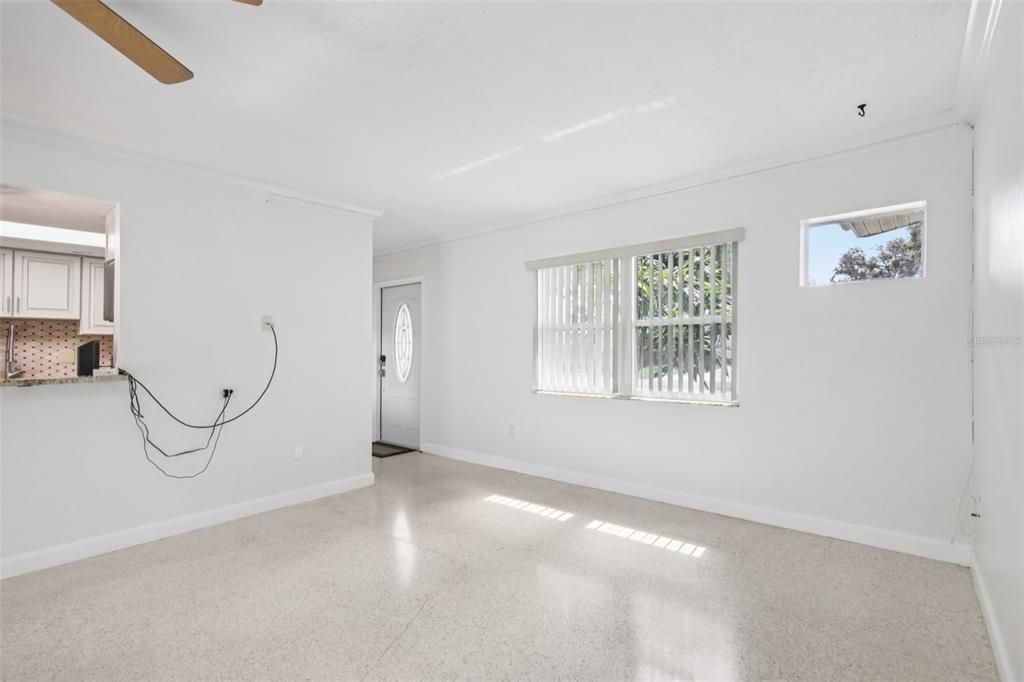 Empty room, Interior