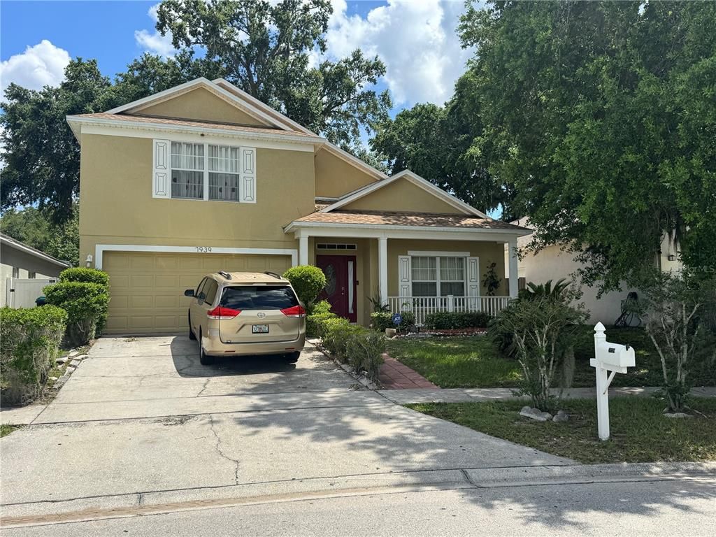 Attached, Exterior, Facade, American Craftsman
