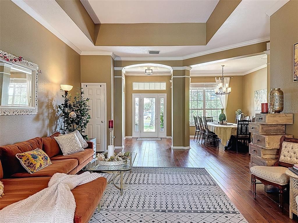 Chandelier, Dining room, Interior, Living room, Pendant Lights, Wood Texture Flooring