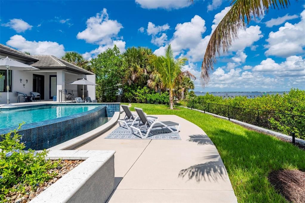 Exterior, Pool, Water