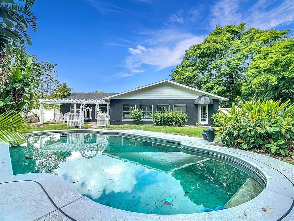 Exterior, Pool