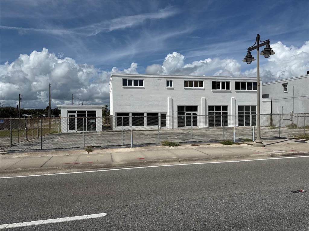 Exterior, Facade, Rowhouse