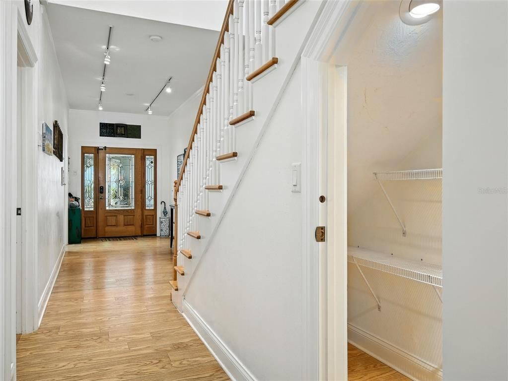 Interior, Recessed Lighting, Wood Texture Flooring