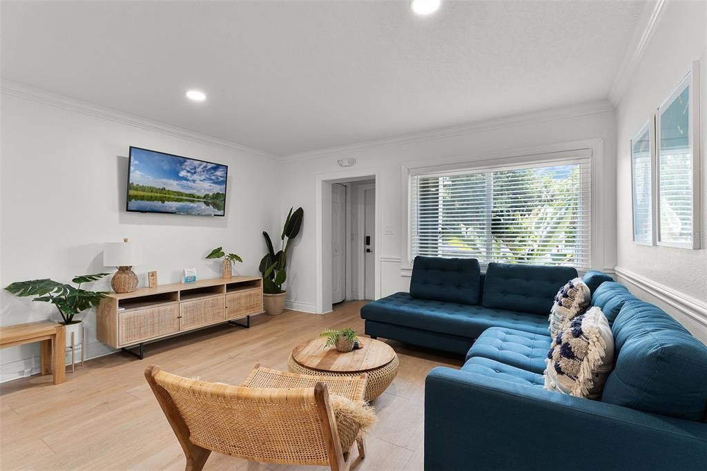 Interior, Living room, Recessed Lighting, Wood Texture Flooring