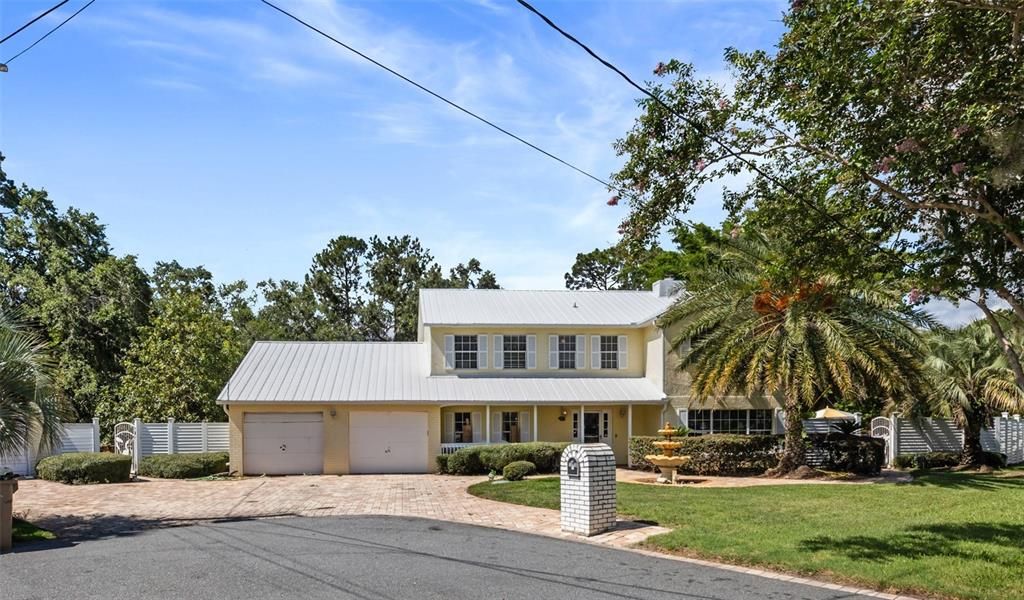 Attached, Exterior, Facade, Farmhouse