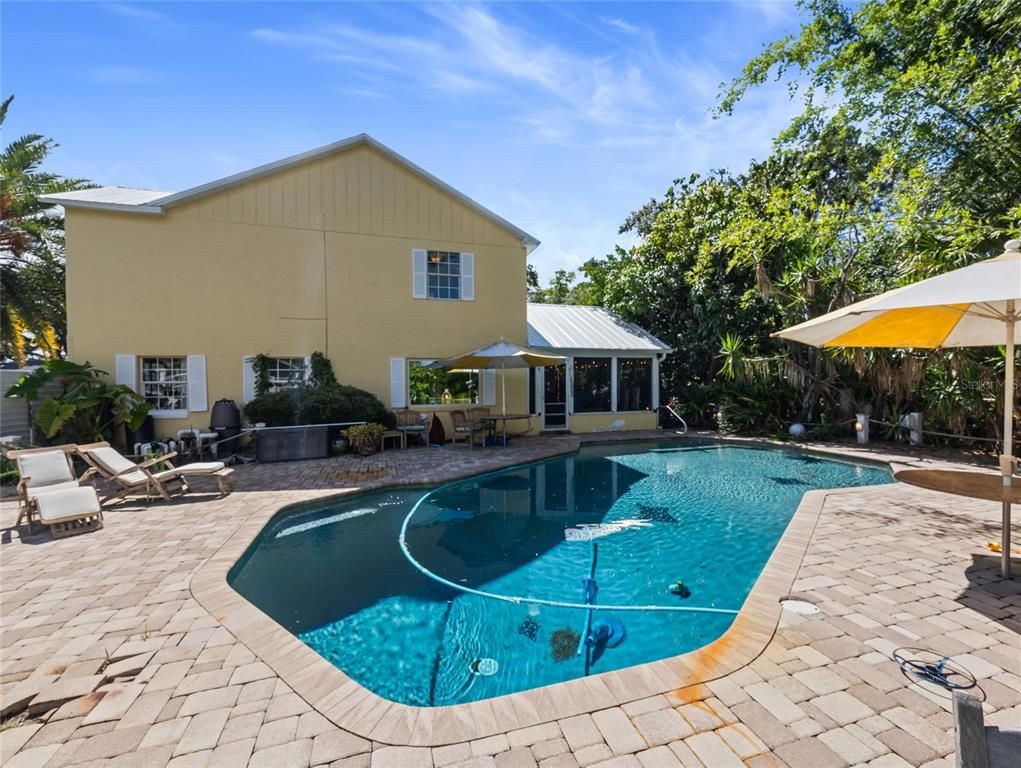 Exterior, Pool