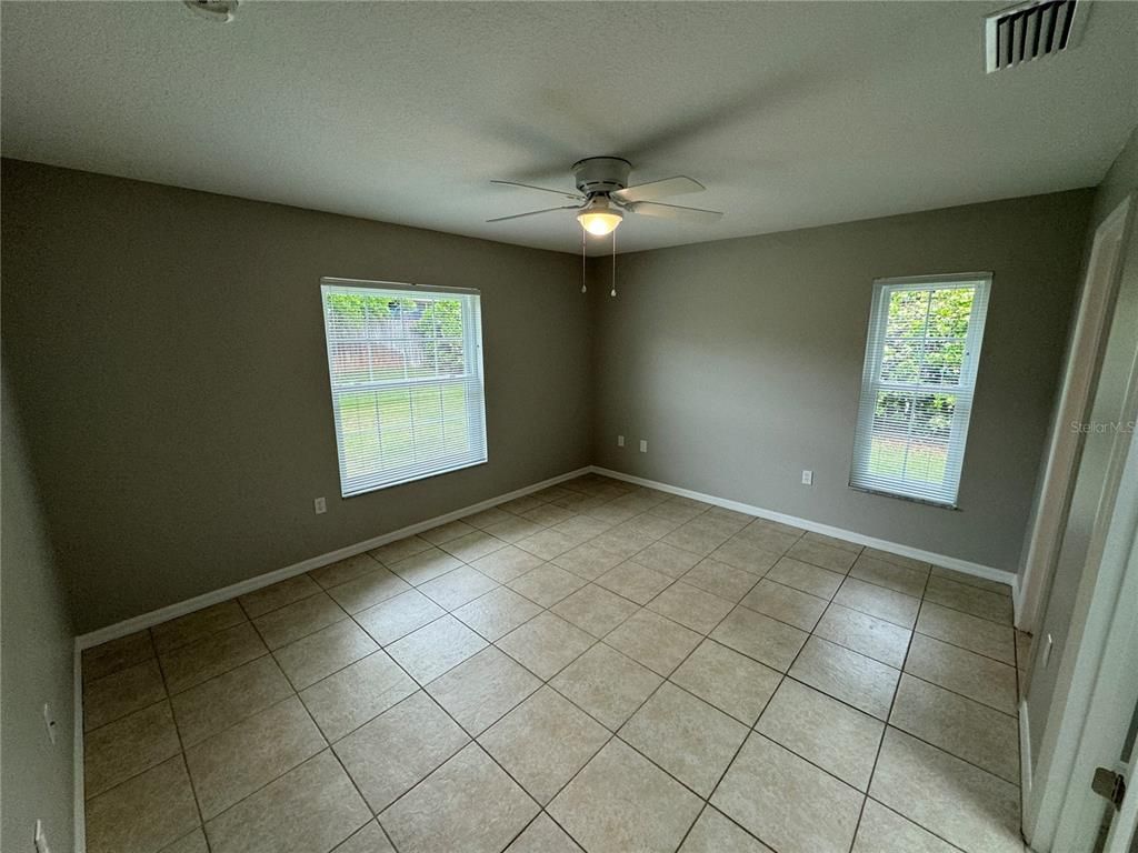 Empty room, Interior