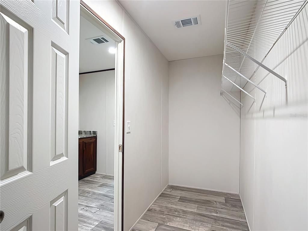 Interior, Walk-in Closets, Wood Texture Flooring