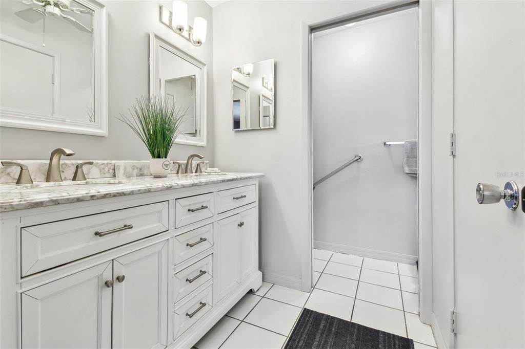 Bathroom, Dual Sink Vanities, Interior