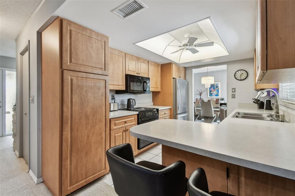 Chandelier, Dining room, Interior, Kitchen