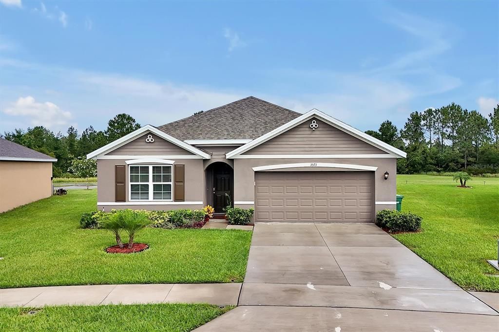 Attached, Exterior, Facade, Ranch