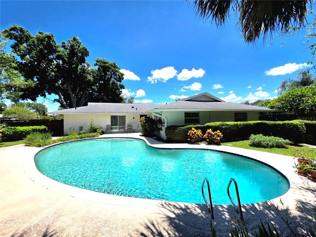 Exterior, Pool