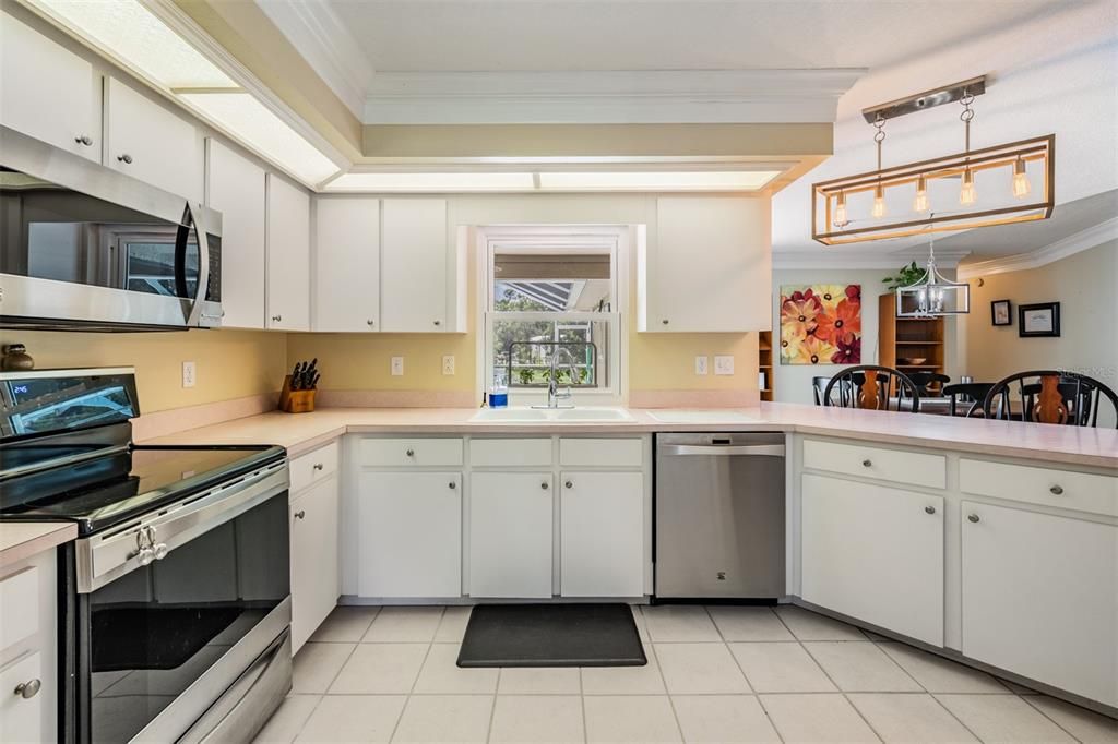 Dining room, Interior, Kitchen, Stainless Steel Appliances