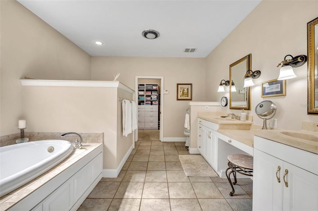Bathroom, Dual Sink Vanities, Interior, Recessed Lighting