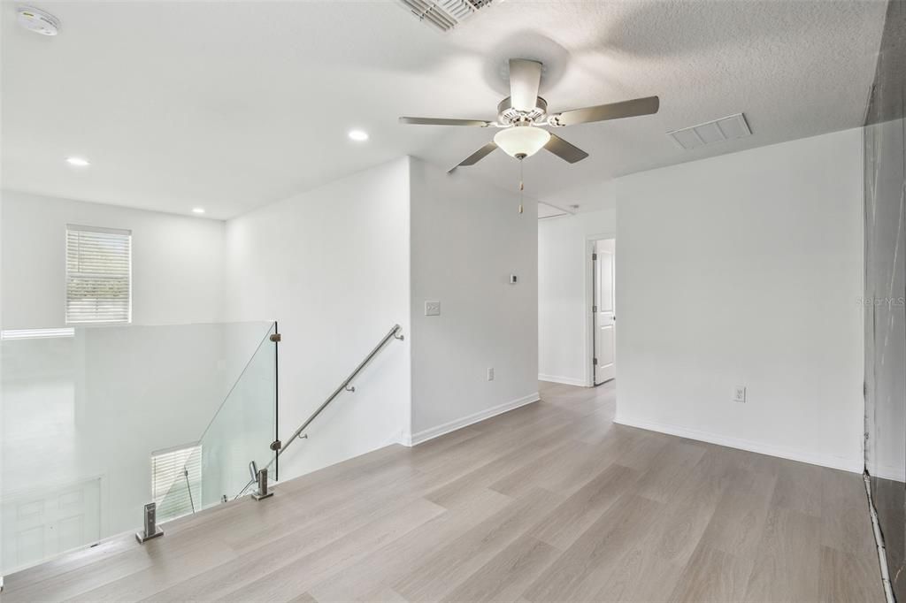 Empty room, Interior, Recessed Lighting, Wood Texture Flooring