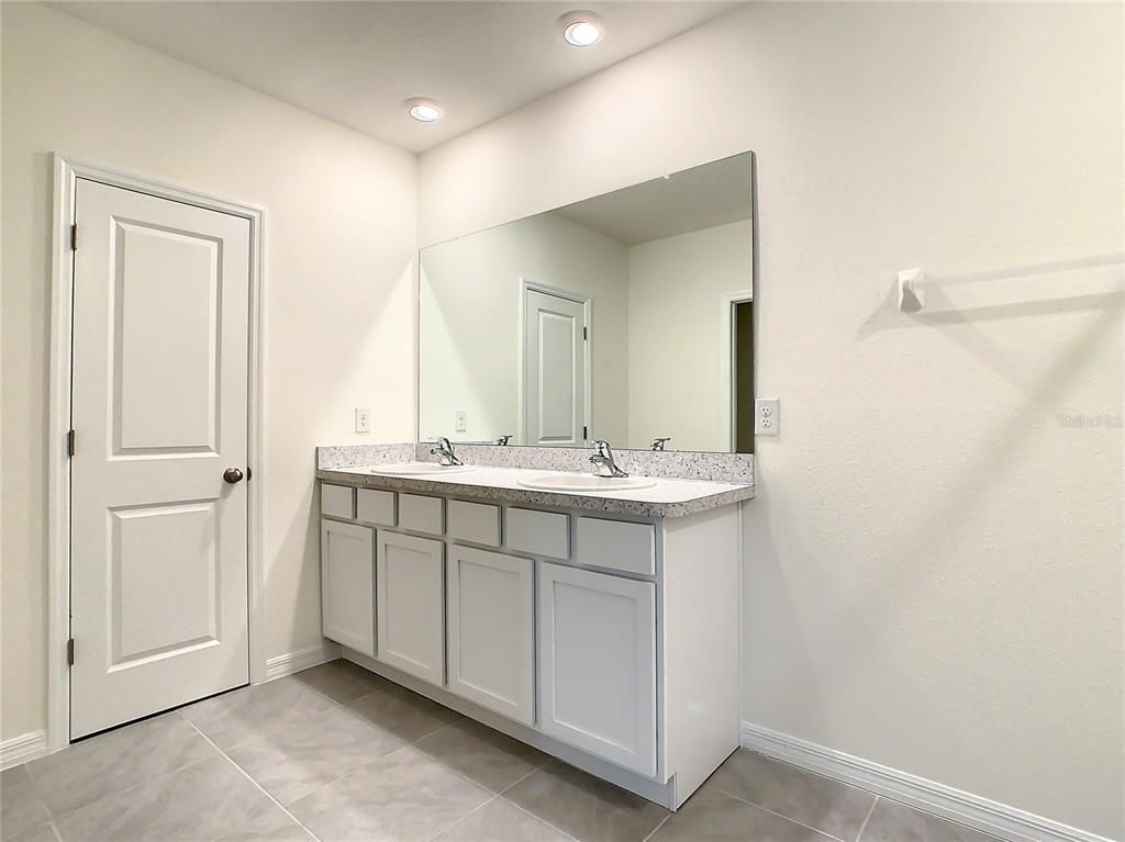 Bathroom, Dual Sink Vanities, Interior, Recessed Lighting