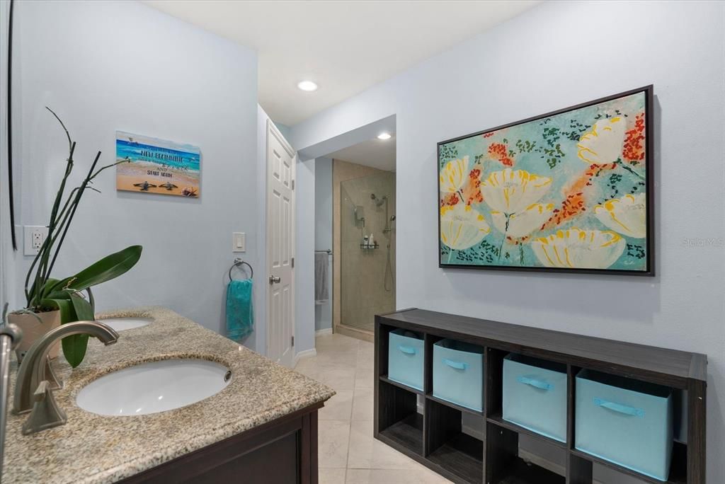 Bathroom, Dual Sink Vanities, Interior, Recessed Lighting