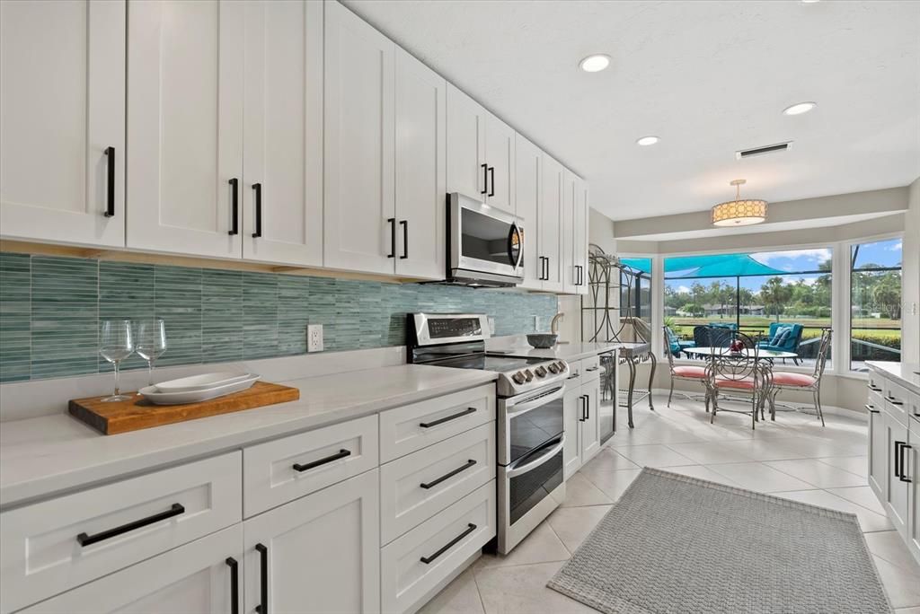 Chandelier, Dining room, Interior, Kitchen, Recessed Lighting, Stainless Steel Appliances