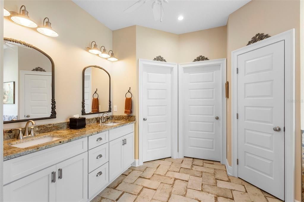 Bathroom, Dual Sink Vanities, Interior, Recessed Lighting