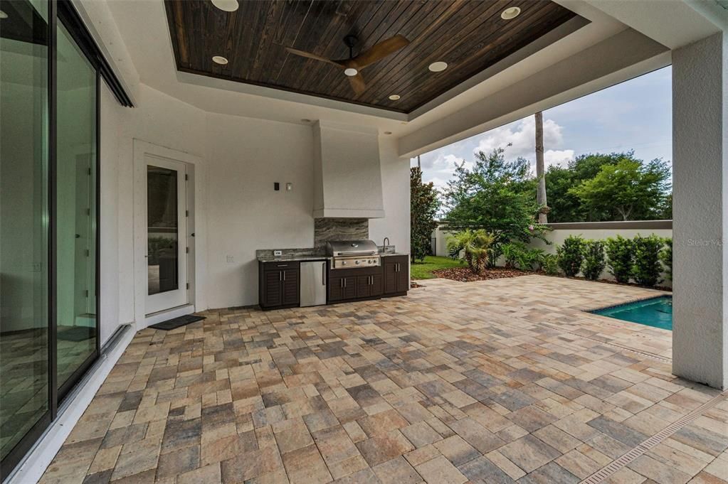 Exterior, Outdoor Kitchen, Pool
