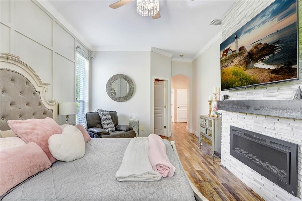 Bedroom, Fireplace, Interior, Living room, Wood Texture Flooring