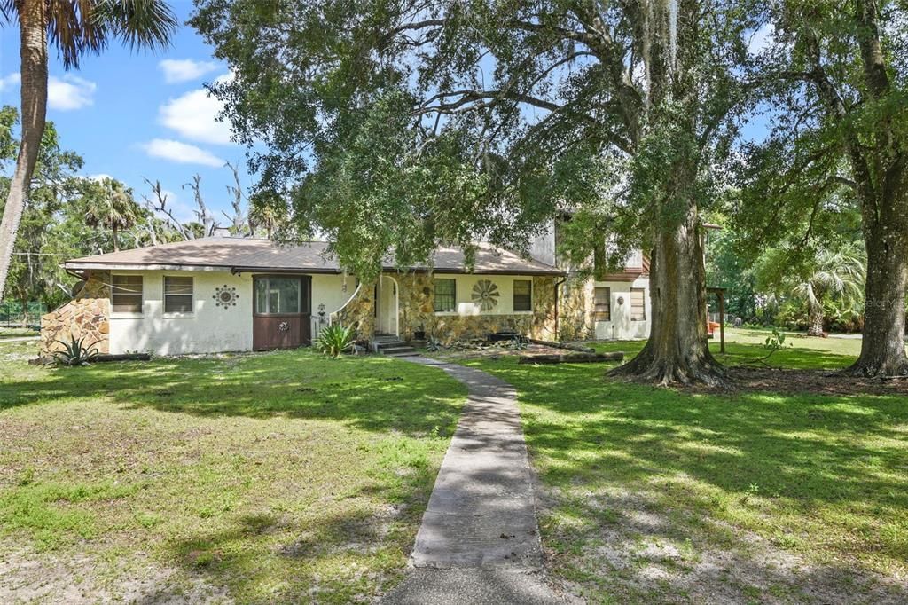 Backyard, Exterior, Facade, Ranch