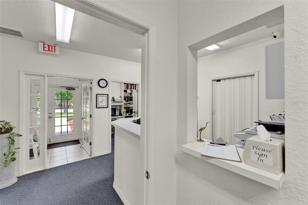 Home Office, Interior