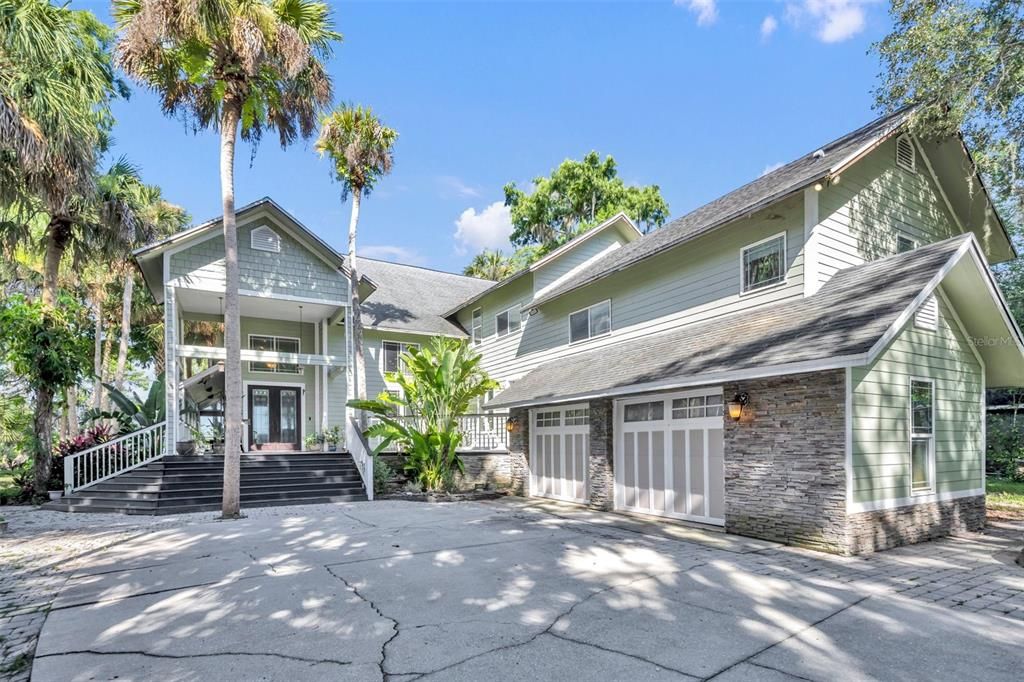 Attached, Exterior, Facade, American Craftsman