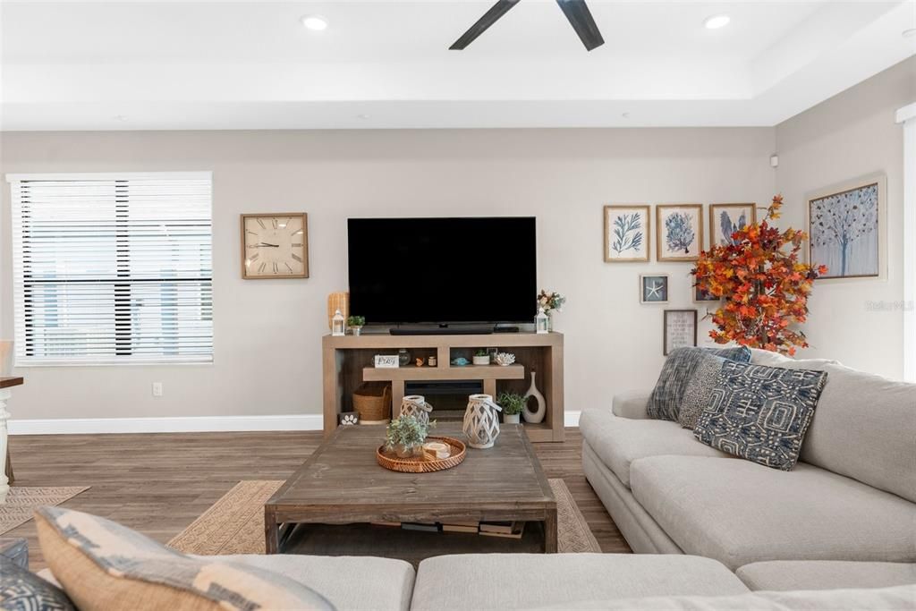 Interior, Living room, Recessed Lighting, Wood Texture Flooring