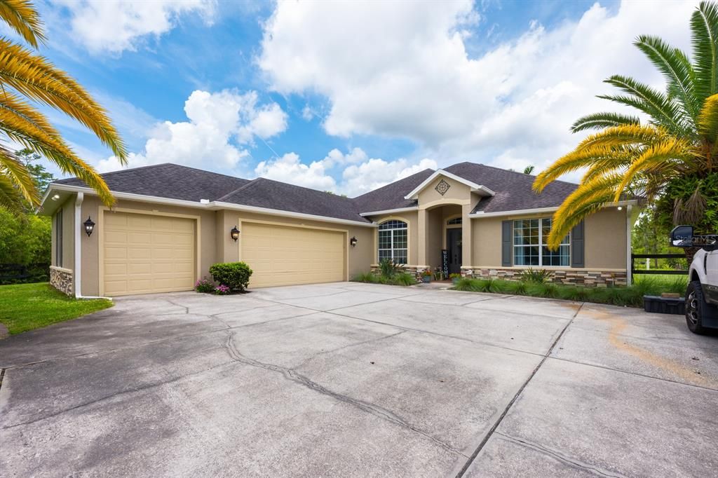 Attached, Exterior, Facade, Ranch