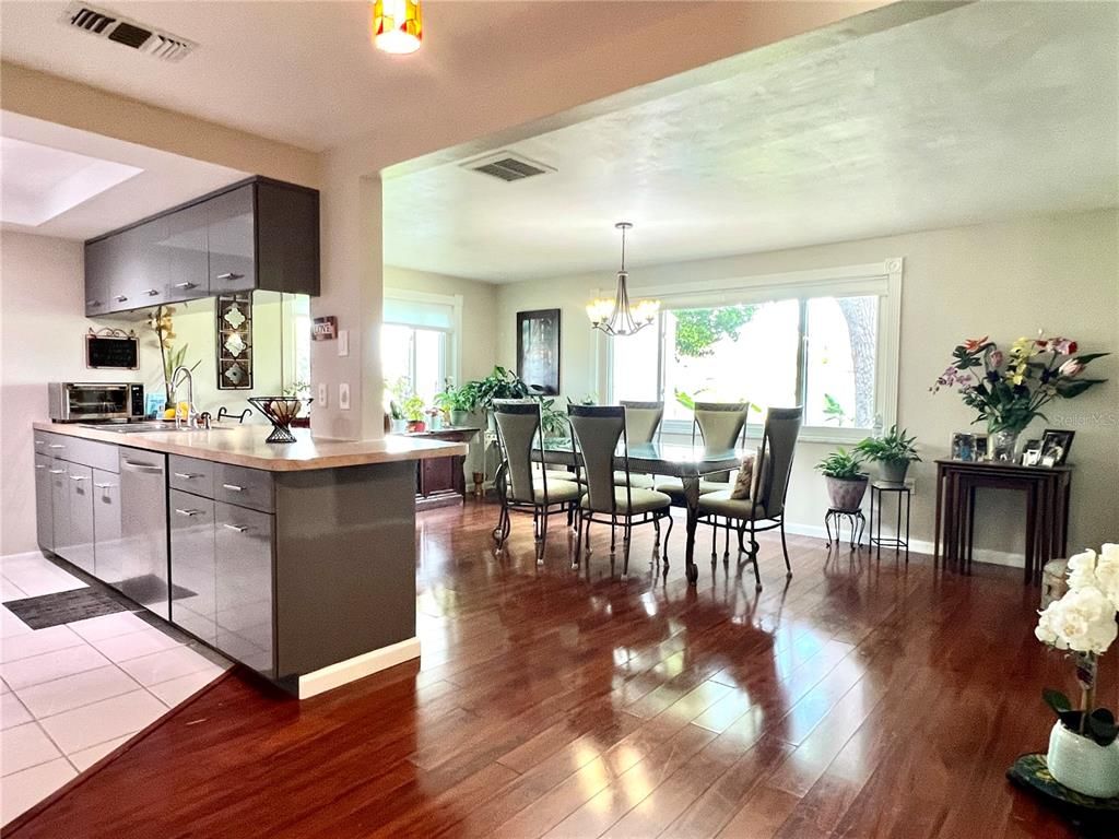 Chandelier, Dining room, Interior, Kitchen, Stainless Steel Appliances, Wood Texture Flooring