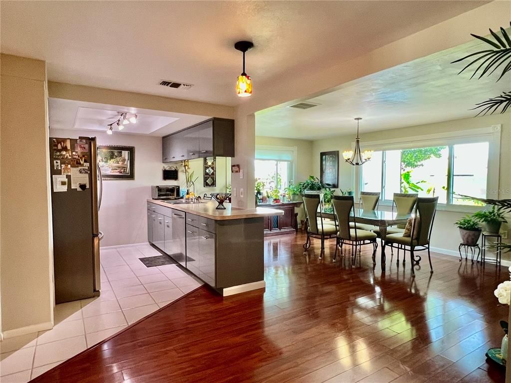 Chandelier, Dining room, Interior, Kitchen, Pendant Lights, Wood Texture Flooring