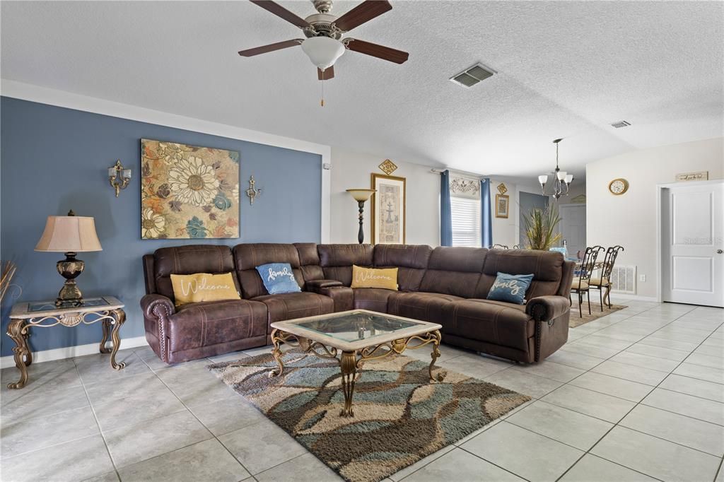 Chandelier, Dining room, Interior, Living room