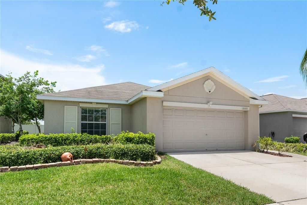 Attached, Exterior, Facade, Ranch
